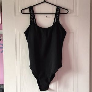 2/10$ Kendall&Kylie one piece swimsuit
